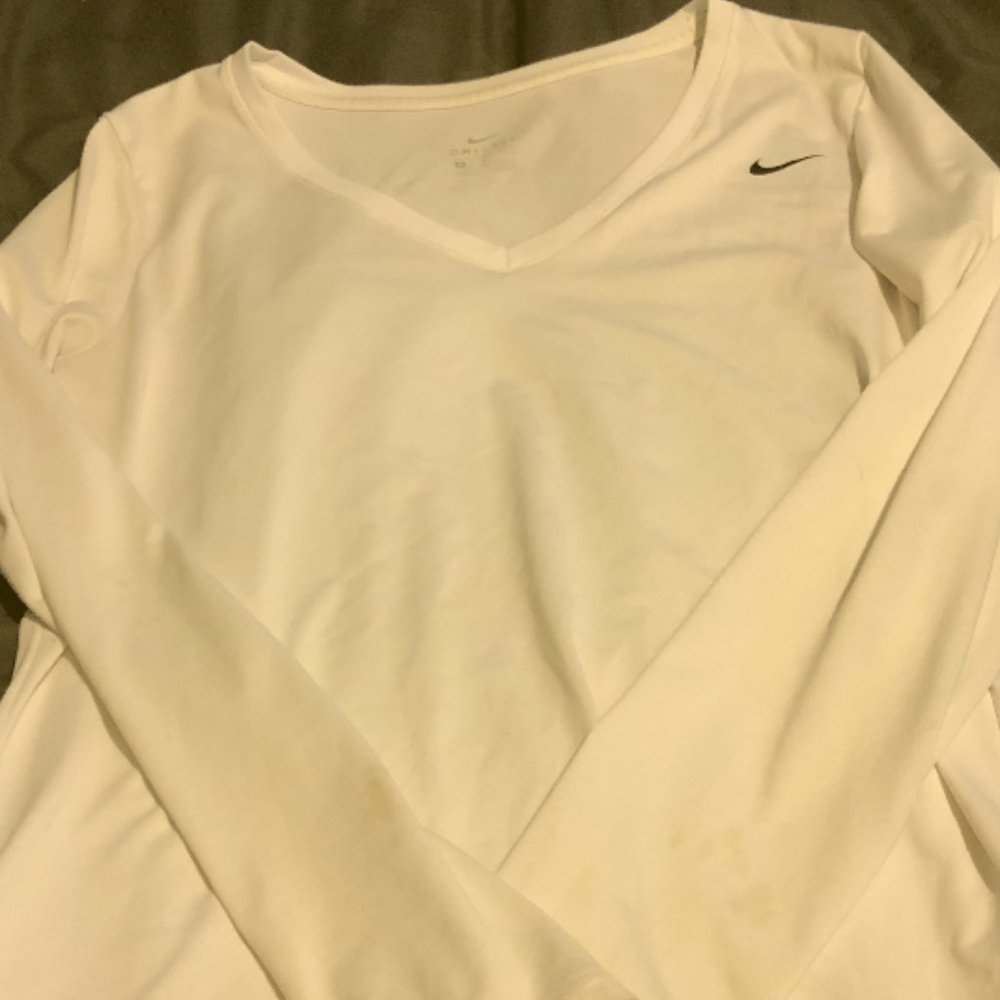 Womens Nike Med V-neck longsleeve